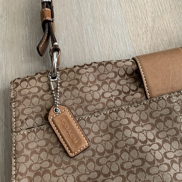 2000’s Vintage Coach Belted Logo Purse - Picture 4 of 8